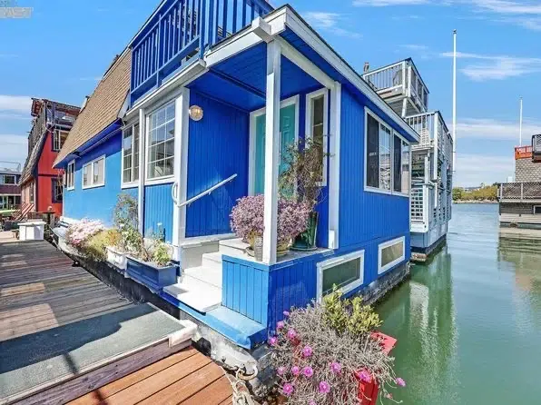 2024 January 18 Landing Page Alameda County Home Painting Services Vista Painters Floating Home in deep blue and white
